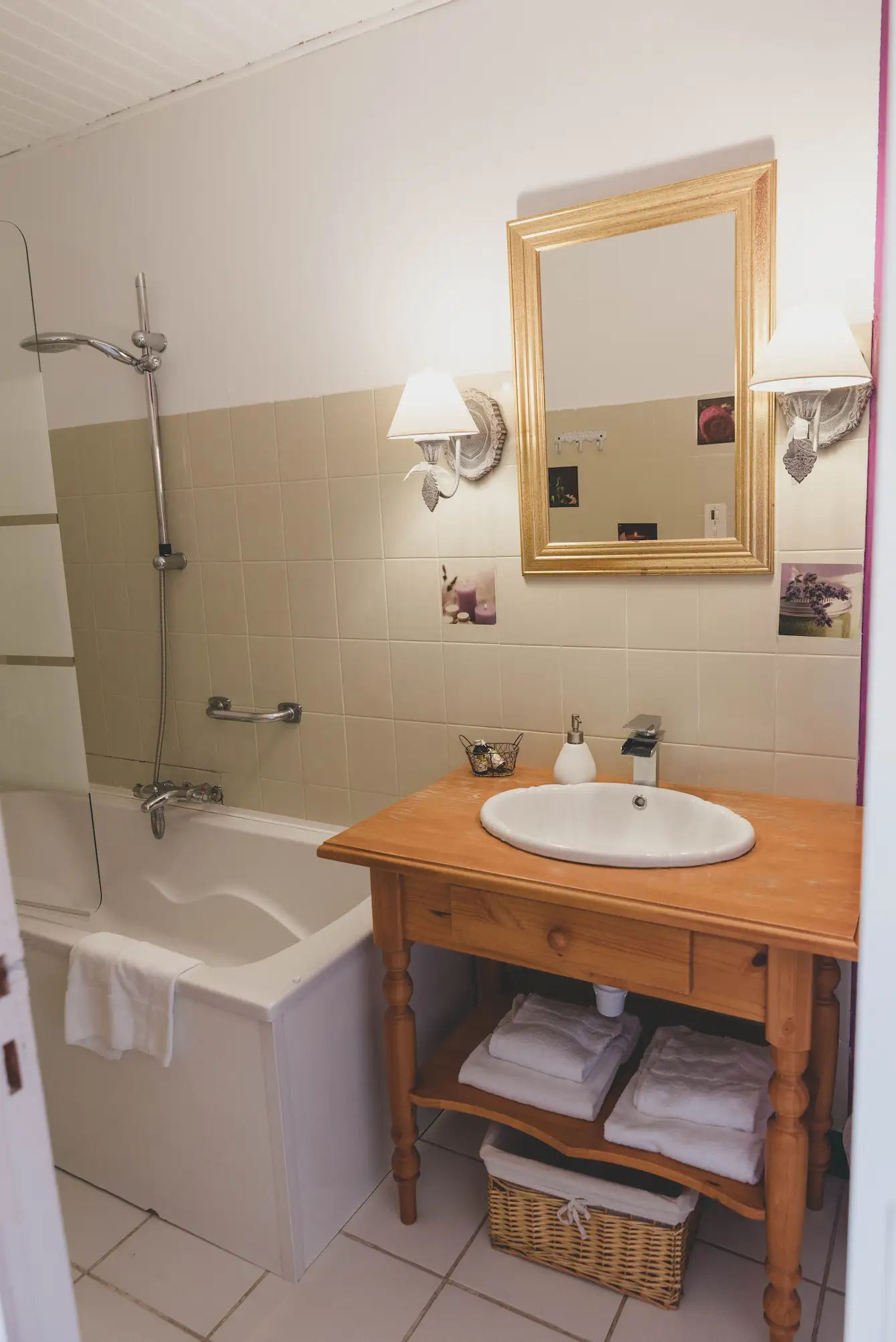 Photo d'une salle de bain de l'hôtel 3 étoiles Côté Rivage en Dordogne